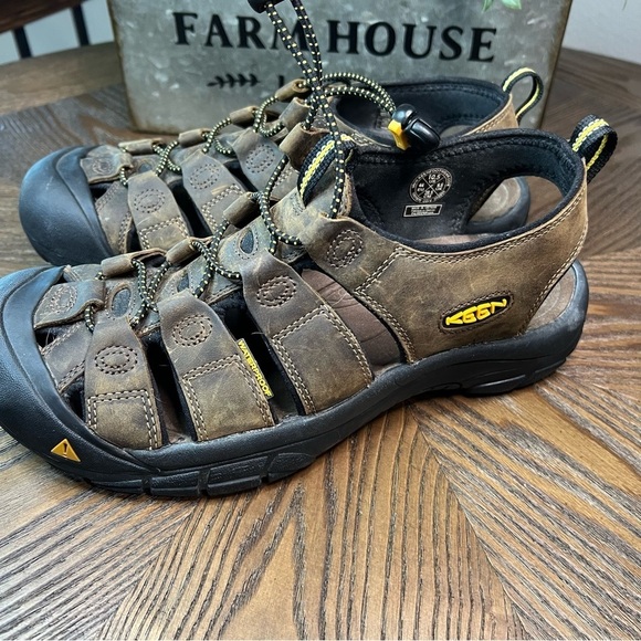 Keen Newport Bison Men’s Hiking Sandals - Picture 1 of 5